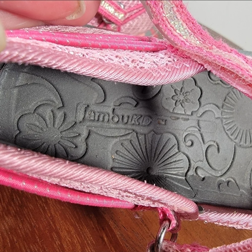 Jambu stylish comfortable